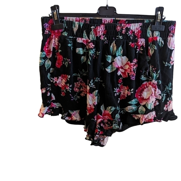 Torrid size 0 Floral shorts.  Shorts are fully lined. Boho style - Picture 2 of 7